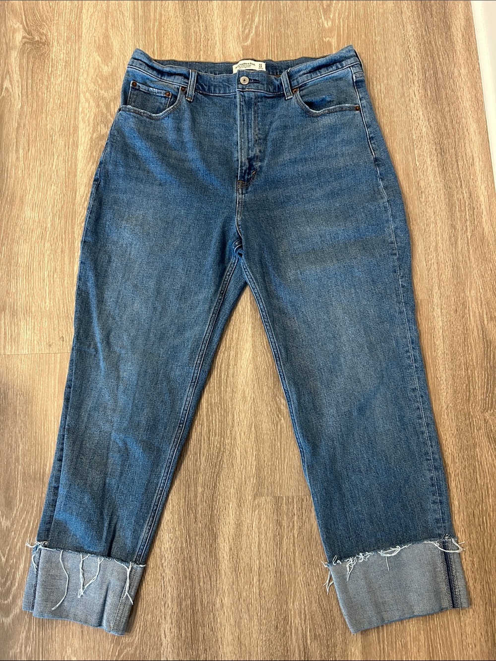 Abercrombie & Fitch - The Ankle Straight Ultra High Rise Jeans